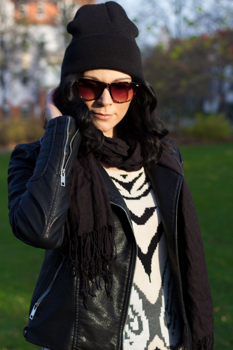 Kleidermaedchen-Jessika-Weisse-Modeblog-Fashionblog-Outfit-Winter-Outfit-Herbst-Outfit-mit-Leggings-Outfit-mit-Rock-Lederjacke-und-Rock-ootd-Outfit-of-the-day-look-4