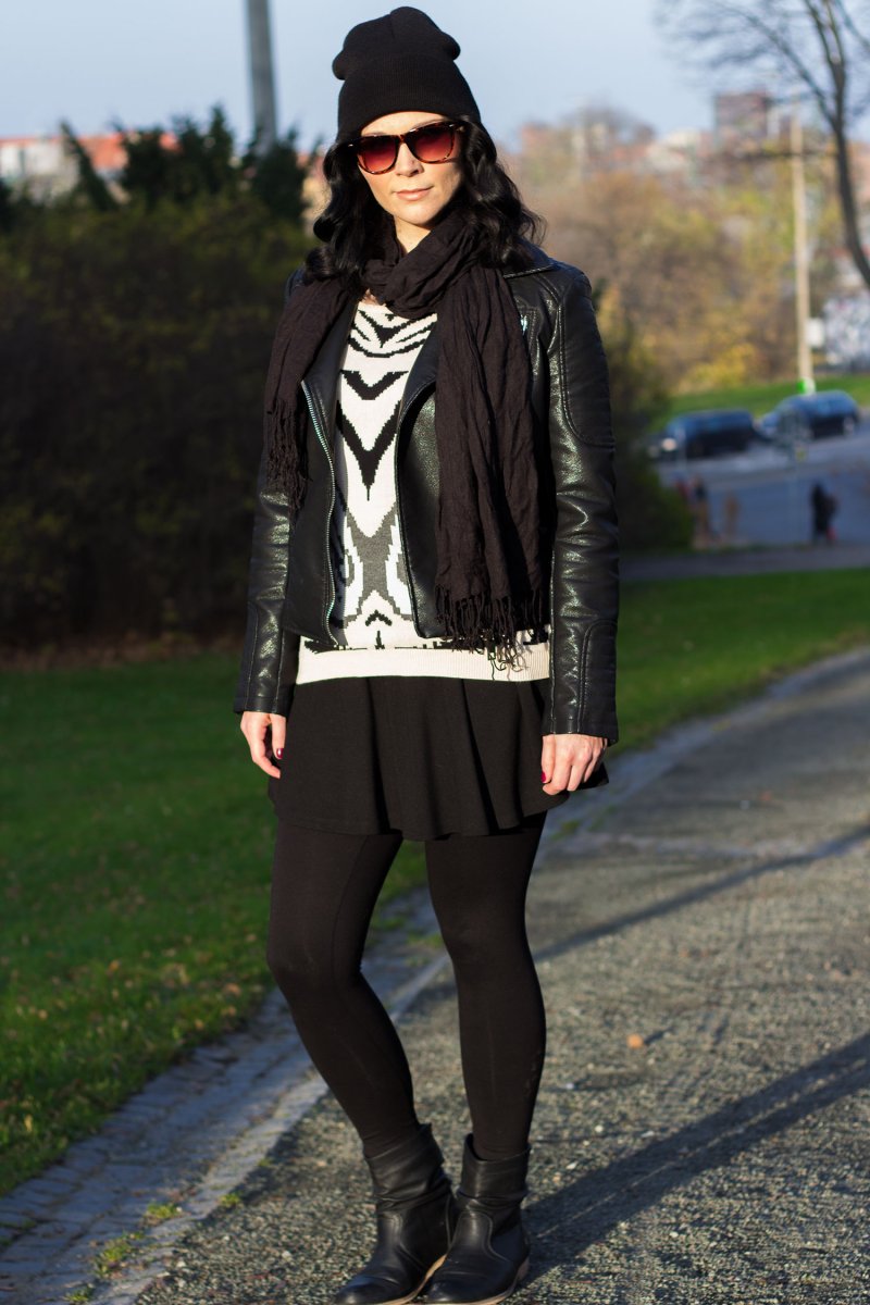 Kleidermaedchen-Jessika-Weisse-Modeblog-Fashionblog-Outfit-Winter-Outfit-Herbst-Outfit-mit-Leggings-Outfit-mit-Rock-Lederjacke-und-Rock-ootd-Outfit-of-the-day-look
