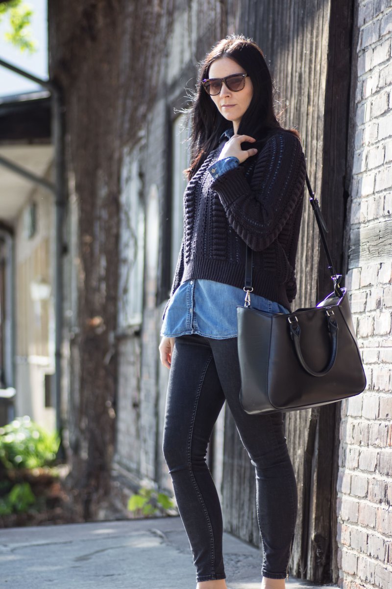 Kleidermaedchen-das-Blog-fuer-mode-beauty-lifestyle-outfit-black-and-blue-outfits-frühling-ootd-was-zieh-ich-an-bluse-jeans-denim-black-all-over-black-look-fashionblogger-erfolgreich-fotobearbeitung-blog-tipps-blogging-equipment-zara-ginatricot-hm-topshop-espadrilles-chanel-dupe