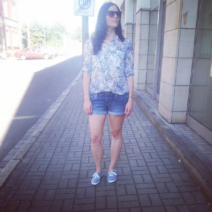 Kleidermaedchen-august-summer-look-summer-outfit-weekend-outfit-blouse-zara-bluse-shorts-H&M-primark-shoes-sneakers-sonnenbrille-gina-tricot-sunglasses