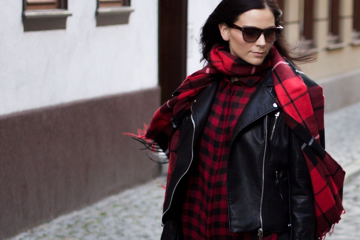 Kleidermaedchen-Jessika-Weisse-Modeblog-Fashionblog-Erfurt-Outfit-of-the-day-ootd-kariert-karo-tartan-muster-biker-jacke-lederjacke-zara-hm-gina-tricot-winter-outfit-herbst-outfit-everyday-outfit-1