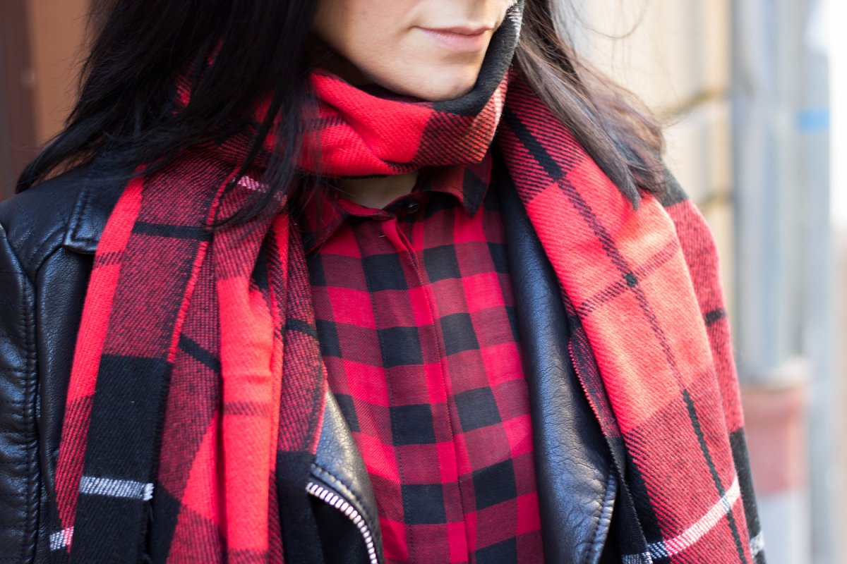 Kleidermaedchen-Jessika-Weisse-Modeblog-Fashionblog-Erfurt-Outfit-of-the-day-ootd-kariert-karo-tartan-muster-biker-jacke-lederjacke-zara-hm-gina-tricot-winter-outfit-herbst-outfit-everyday-outfit-4