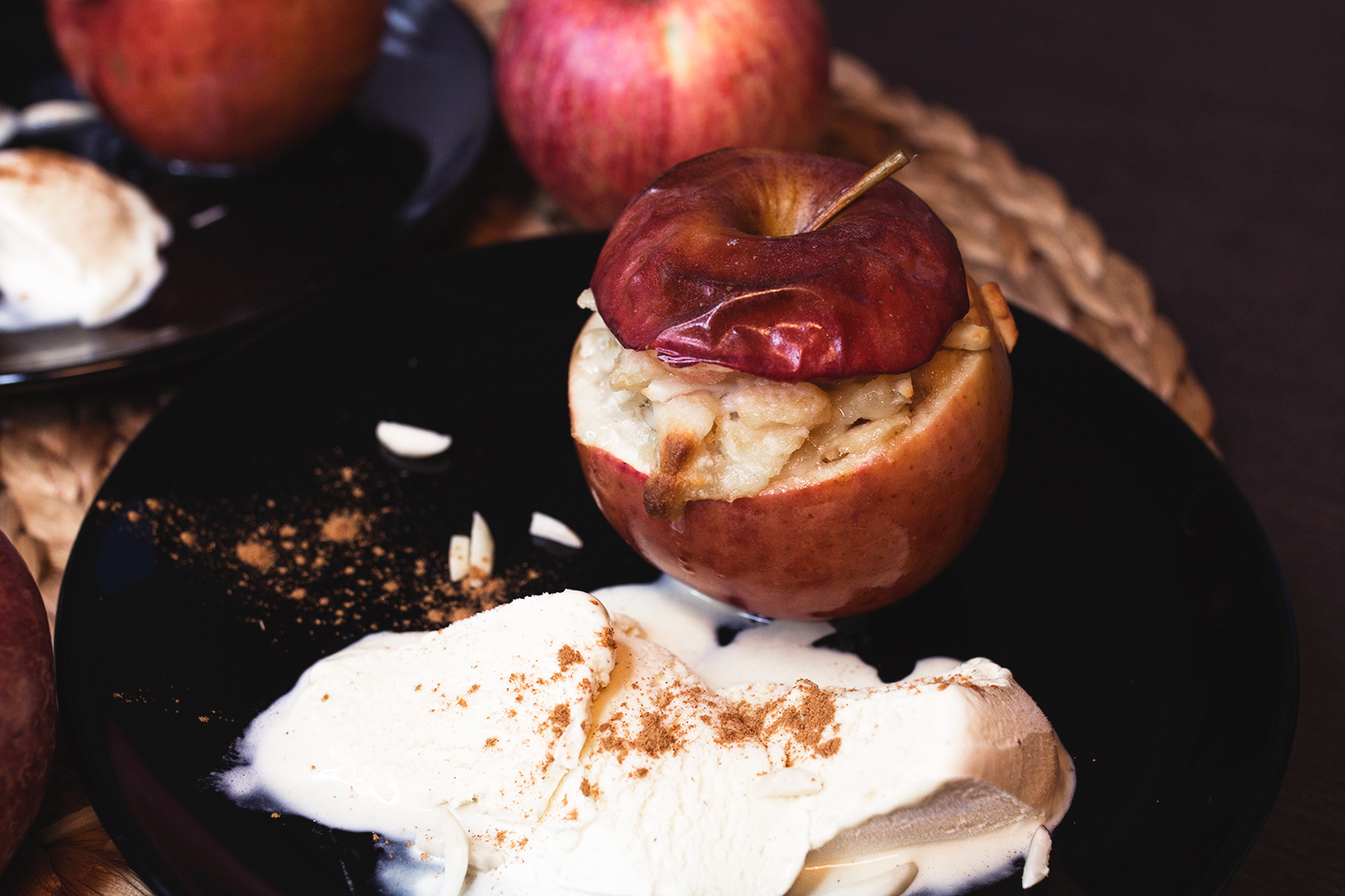 Bratäpfel mit Marzipan und Mandeln im Vanillebett | Kleidermädchen ...