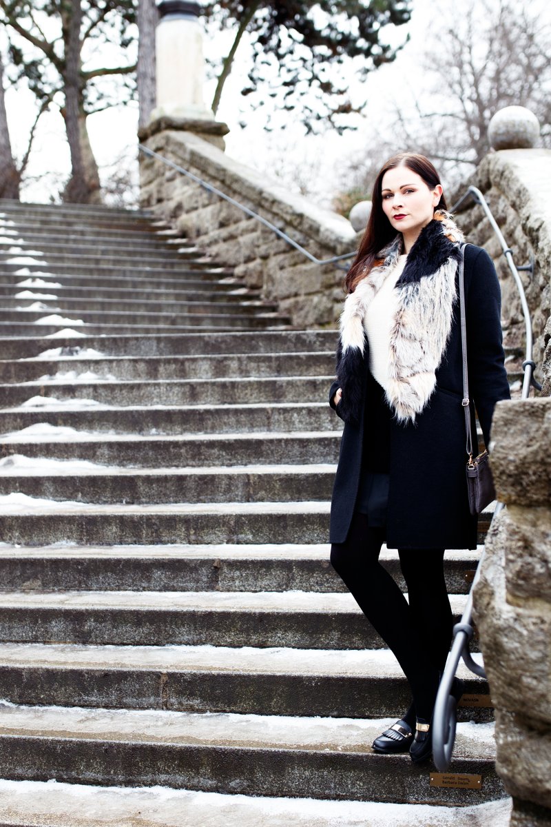 Kleidermaedchen Modeblog, erfurt, thueringen, berlin, fashionblog, Outfit, kleidermaedchen.de, Influencer Marketing und Kommunikation, Outfit, winteroutfit, Zara Mantel, River Island Kunstfell Schal, Oasis Tasche, Vila Pullover, asos Slipper, 