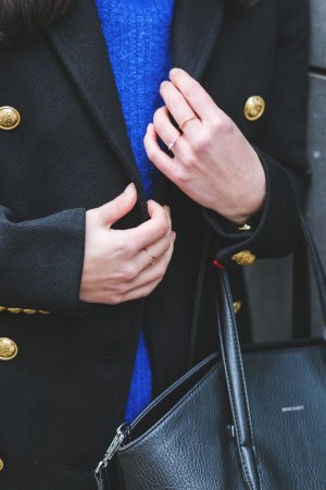 Outfit mit Superdry Mantel, Flattered Jelena Schwartz Vegan Boots und