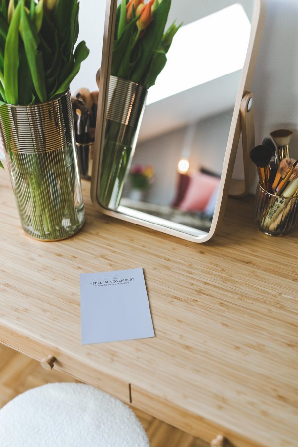 Schlafzimmer modern einrichten in Weiß und Grau mit Alpina Feine Farben