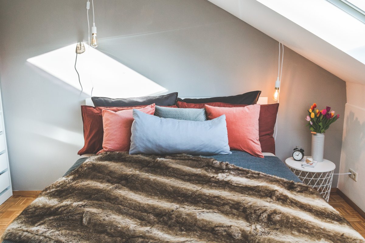 Schlafzimmer Modern Einrichten In Weiss Und Grau Mit Alpina