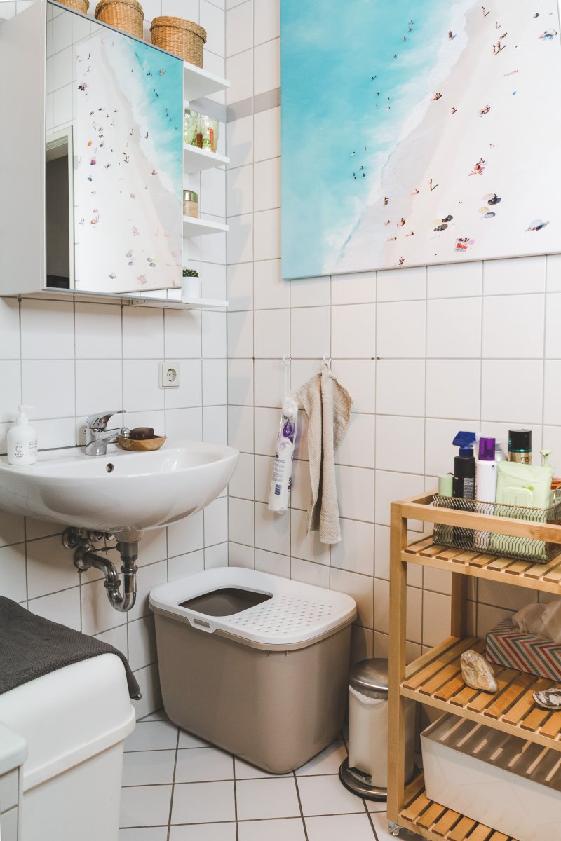 Kleines Badezimmer modern gestalten mit viel Stauraum, Badezimmer im scandinafischem Stil einrichten, Badezimmer Ideen, IKEA Molger, Badezimmer Inspiration, Bath Room Ideas, Posterlounge Kunstdrucke, Wandgestaltung, Bilder im Badezimmer, minimalistisch Einrichten, modernes Badezimmer, gemütliches Badezimmer, Interior Blog, Style Blog, www.kleidermaedchen.de, Stauraum, IKEA Spiegelschrank