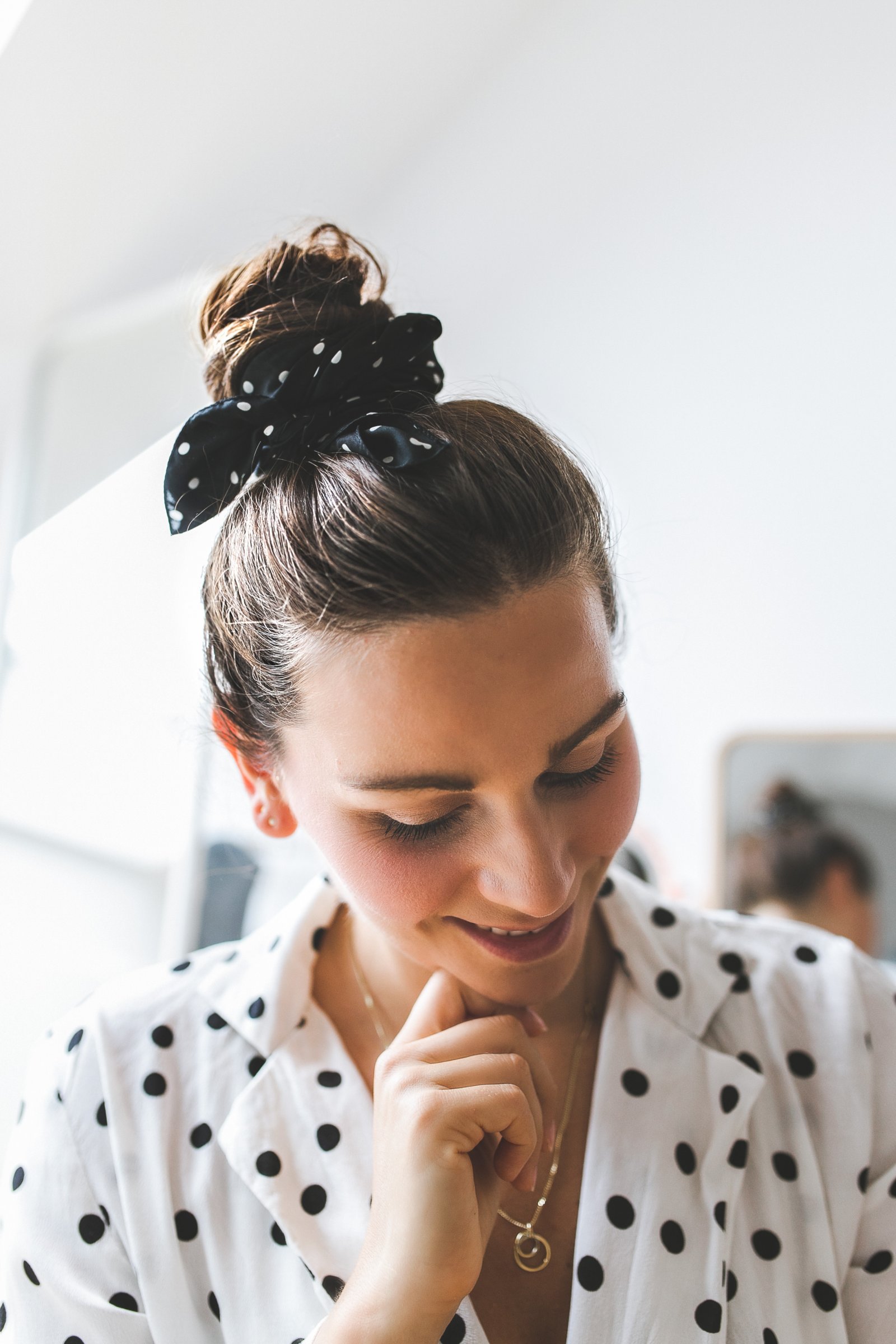 3 einfache Tuchfrisuren für mittellange Haare - Kleidermädchen: Mode