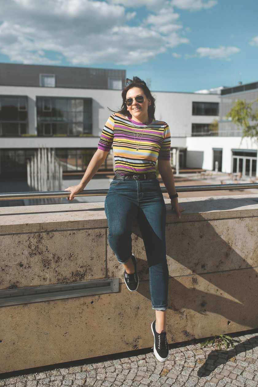 www.kleidermaedchen.de , Hosen Damen Frühjahr 2019,#armedangel #fruehlingsoutfit2019 #fruehling2019 #Streifenshirt, Superga Sneakers, Streifen im Frühling kombinieren, Erfurt, Leipzig, Thüringen, Sachsen, Influencer Marketing, Blogger Relations, Social Media Management, casual Frühlingslook für den Alltag, Pantone Trendfarben 2019, nachhaltig kaufen, bewusst kaufen, Sneakers, Schuhtrend 2019,Outfit für Sonnentage, Outfit mit Streifenshirt, enthält unbeauftragte werbung, Fruehlings Outfit 2019, Trendfarben für 2019, sportliches Outfit, Wochenend Outfit, casual Frühlingsoutfit, Alltagsoutfit, Alltagslook, nachhaltige Streifenshirts kaufen, Fair Fashion, Modeblogger, Topshop Jeans