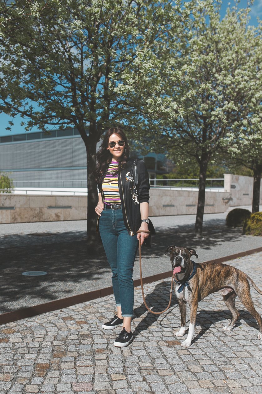 www.kleidermaedchen.de , Hosen Damen Frühjahr 2019,#armedangel #fruehlingsoutfit2019 #fruehling2019 #Streifenshirt, Superga Sneakers, Streifen im Frühling kombinieren, Erfurt, Leipzig, Thüringen, Sachsen, Influencer Marketing, Blogger Relations, Social Media Management, casual Frühlingslook für den Alltag, Pantone Trendfarben 2019, nachhaltig kaufen, bewusst kaufen, Sneakers, Schuhtrend 2019,Outfit für Sonnentage, Outfit mit Streifenshirt, enthält unbeauftragte werbung, Fruehlings Outfit 2019, Trendfarben für 2019, sportliches Outfit, Wochenend Outfit, casual Frühlingsoutfit, Alltagsoutfit, Alltagslook, nachhaltige Streifenshirts kaufen, Fair Fashion, Modeblogger, Topshop Jeans