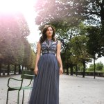 Elegantes Abendkleid, Paris Jahrein Tuileries, elegantes blaues Kleid, Herbst Outfit, Maxikleid Kleid kombinieren, eleganter Herbstlook, Herbst Outfit 2019, Autumn Style, Fall Style, Herbst Outfit mit blauem Maxi Kleid, Herbst Outfit mit Cocktailkleid, #sogehtsächsisch Modeblog, Fashionblog, Abendoutfit mit Tüll-Kleid, Abendlook mit Spitzen-Kleid, Eleganter Abend Look, Kleid im Herbst, Tipps wie du Herbst #Kleider kombinieren kannst, Mode Shooting in Paris, Fashion Trend 2019, Das ist in im Herbst 2019, Die schönsten Herbst Kleider 2019, #paris #parisstyle #blaueskleid #kleidertrends2019 #paris #leipzig #Neddlethread, Neddle & Thread, Fashion Week Paris 2019, FWP2019