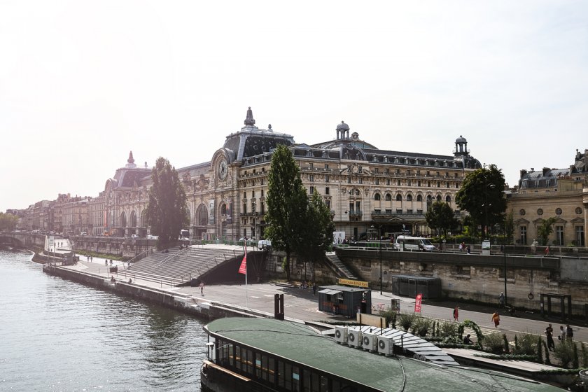 Auf den Fashion und Lifestyle Blog findest du Travel Tips für Paris. Ich zeige dir meine schönsten Looks aus der Stadt gepaart mit den schönsten Hotspots. Außerdem stelle ich dir mein Hotel vor, indem ich während meiner Reise übernachtet habe. www.kleidermaedchen.de #paristravelguide #mercure