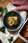 Auf dem Food- und Lifestyleblog verrate ich dir mein Champignons-Spinat-Lasagne mit veganer Béchamel-Sauce. Leckere alltagstaugliche vegane Rezepte für Anfänger und Fortgeschrittene. www.kleidermaedchen.de #vegan #veganelasagne #spinat #champignons #foodblog #lifestyleblog