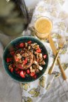 Auf dem Food- und Lifestyleblog verrate ich dir mein Rezept für vegane Pancakes mit Chian Früchten und Garnola-Topping. Leckere alltagstaugliche vegane Rezepte für Anfänger und Fortgeschrittene. www.kleidermaedchen.de #vegan #foodblog #lifestyleblog #pancakes #pfannkuchen #garnola #grundrezept