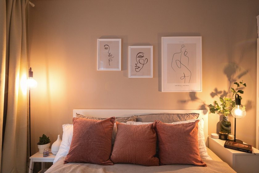 Auf dem Interior- und Lifestyleblog zeige ich ein Schlafzimmer Update. Ich gebe einen Einblick wie ich mein kleines Schlafzimmer gemütlich und frühlingshaft gestaltet habe. www.kleidermaedchen.de #schlafzimmer #gemuetlichwohnen #wohninspiration #interiorblog #lifestyleblog