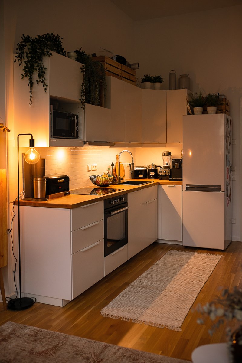 Wie gestaltet man eine Wohnküche gemütlich? Gar nicht so einfach! Auf dem Interiorblog verrate ich euch meine Tipps und Tricks für mehr Gemütlichkeit in der Wohnküche! www.kleidermaedchen.de