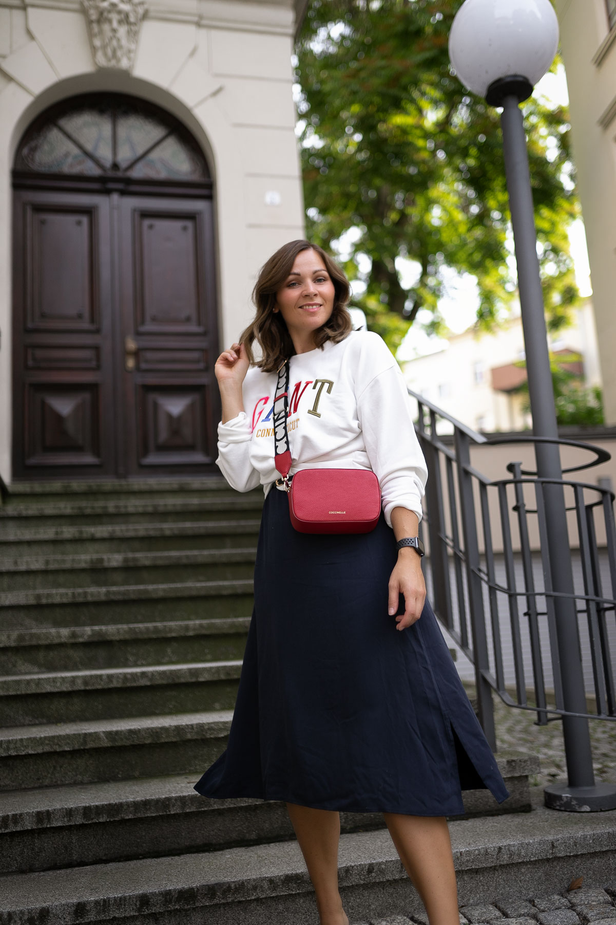 eBay Marken Outlet im Test - ein Sommer Outfit mit Midikleid, Coccinelle Tasche und Gant Sweater findet ihr auf dem Modeblog. | www.kleidermaedchen.de