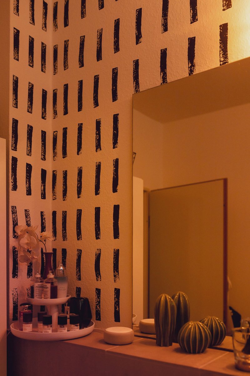 So habe ich mein kleines Badezimmer modern gestaltet. Auf dem Interior Blog zeige ich euch, wie ich ein kleines Badezimmer im Industrie-Stil in schwarz-weiß gestaltet. | www.kleidermaedchen.de