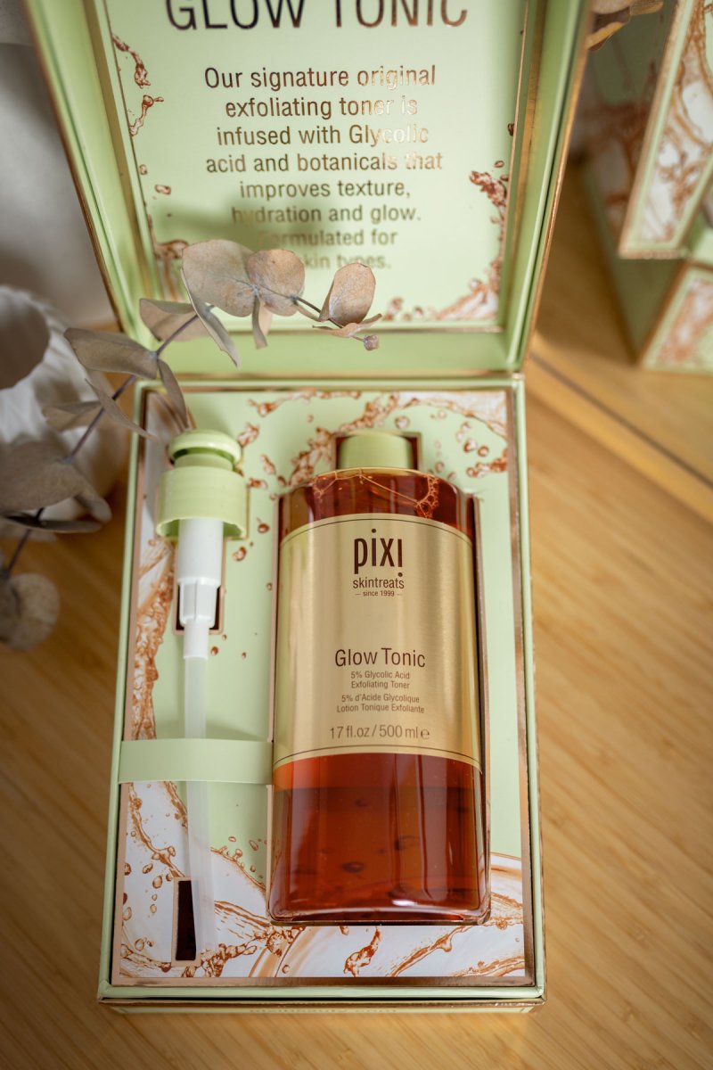 Geschenkideen für Beautyliebhaber zu Weihnachten. Mit dem Pixi Glow Tonic wird deine Haut strahlend schön. Adventskalender Gewinnspiel. / www.kleidermaedchen.de Kleidermaedchen Mode Interior Beauty Lifestyle Food Blog Leipzig Berlin, Adventskalender 2021, die schönsten Adventskalender, Gewinnspiel, Verlosung, kleidermaedchen.de