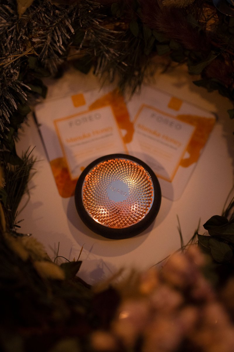 Geschenkideen für Beautyliebhaber zu Weihnachten. Mit der Foreo Ufo zwei wird dein Gesicht streichelzart und perfekt gepflegt. Adventskalender Gewinnspiel. / www.kleidermaedchen.de Kleidermaedchen Mode Interior Beauty Lifestyle Food Blog Leipzig Berlin, Adventskalender 2021, die schönsten Adventskalender, Gewinnspiel, Verlosung, kleidermaedchen.de