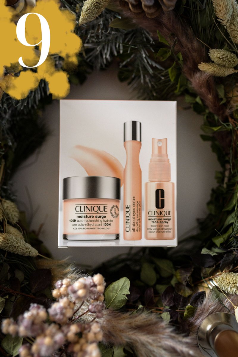 Geschenkideen für Beeautyliebhaber zu Weihnachten. Mit einem Skincare Set von Clinique verleihst du deiner Haut die nötige Pflege. Adventskalender Gewinnspiel. / www.kleidermaedchen.de Kleidermaedchen Mode Interior Beauty Lifestyle Food Blog Leipzig Berlin, Adventskalender 2021, die schönsten Adventskalender, Gewinnspiel, Verlosung, kleidermaedchen.de