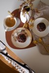 Saftige Schokomuffins selber backen mit Kirschen und extra Schokoklecks. Auf dem Food- und Lifestyle Blog zeige ich dir, wie es geht. | www.kleidermaedchen.de