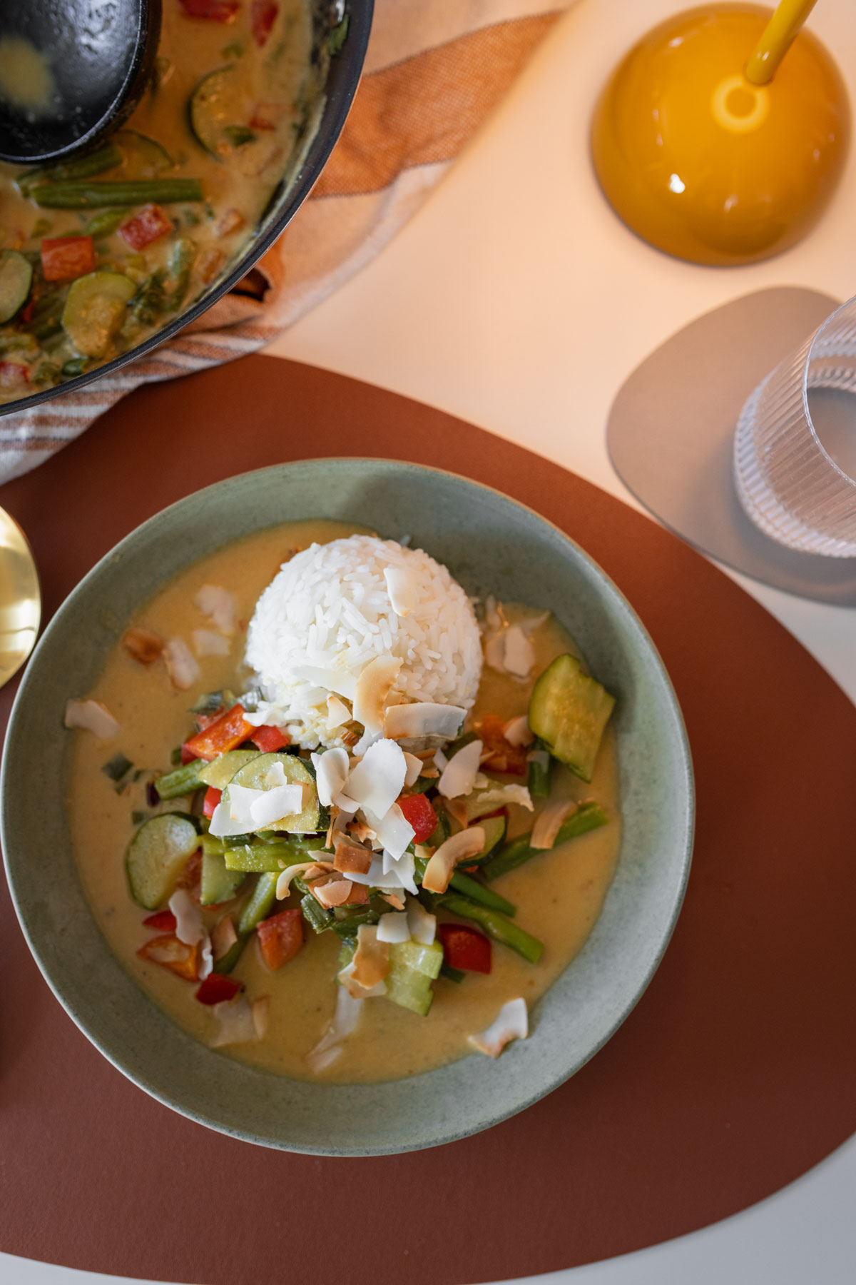 Veganes Cocos Curry mit Parika und Bohnen. Auf dem Foodblog zeige ich dir mein Rezept. | www.kleidermaedchen.de