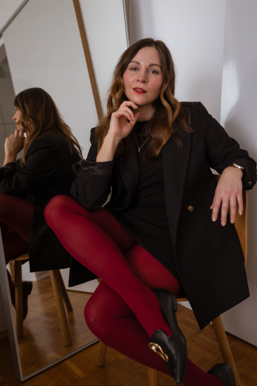 Schwarz-weiu00df Gestreifte Totenkopf-Strumpfhose Fu00fcr Erwachsene