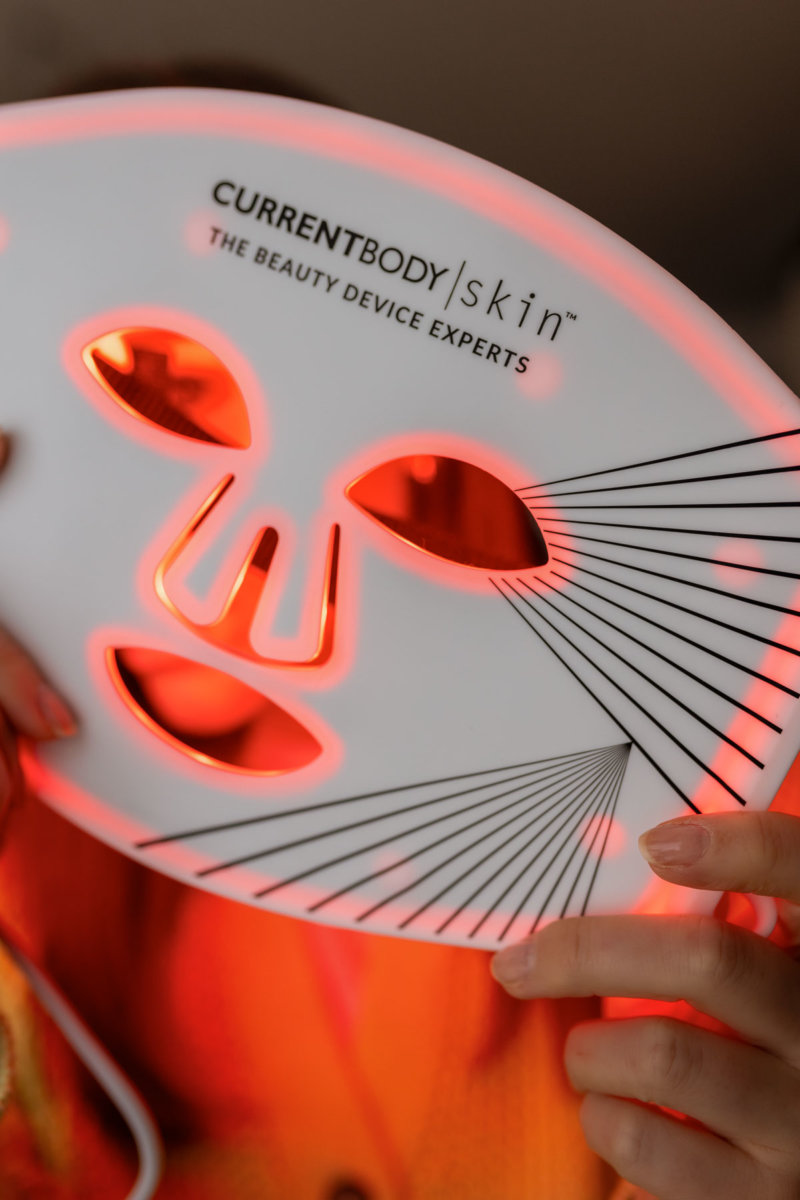 Ich habe die CurrentBody Skin LED Maske für strahlend schöne Haut und Anti-Aging-Wirkung getestet. Ein ausführlicher Erfahrungsbericht auf dem Beautyblog!