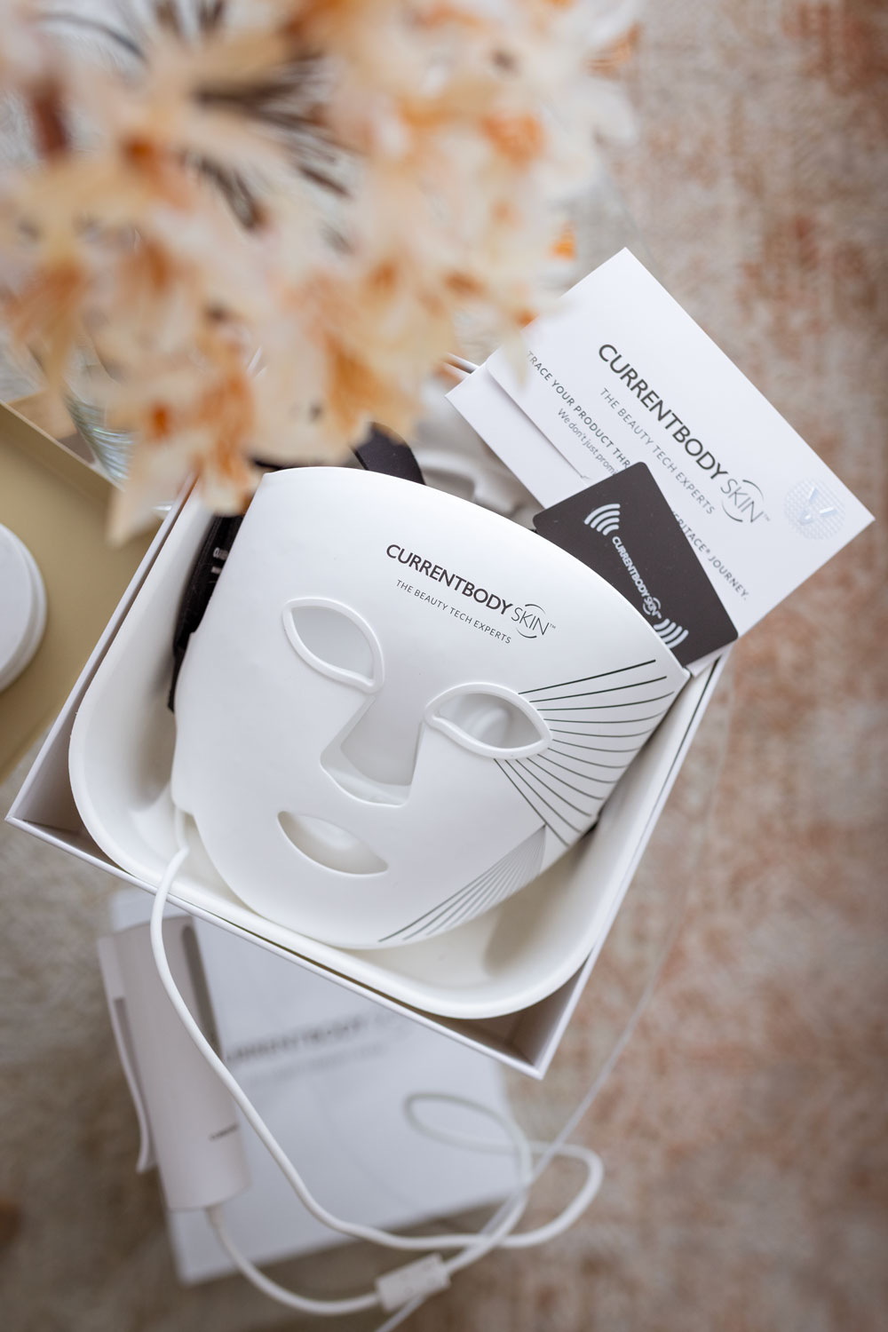 CurrentBody LED-Maske 2. Generation im Test – Mein ehrlicher Erfahrungsbericht & Vergleich zur 1. Generation + Rabattcode. Jetzt auf dem Beautyblog!