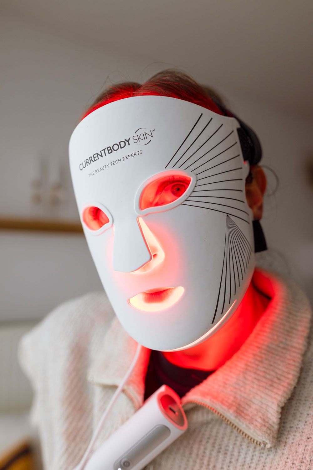 CurrentBody LED-Maske 2. Generation im Test – Mein ehrlicher Erfahrungsbericht & Vergleich zur 1. Generation + Rabattcode. Jetzt auf dem Beautyblog!