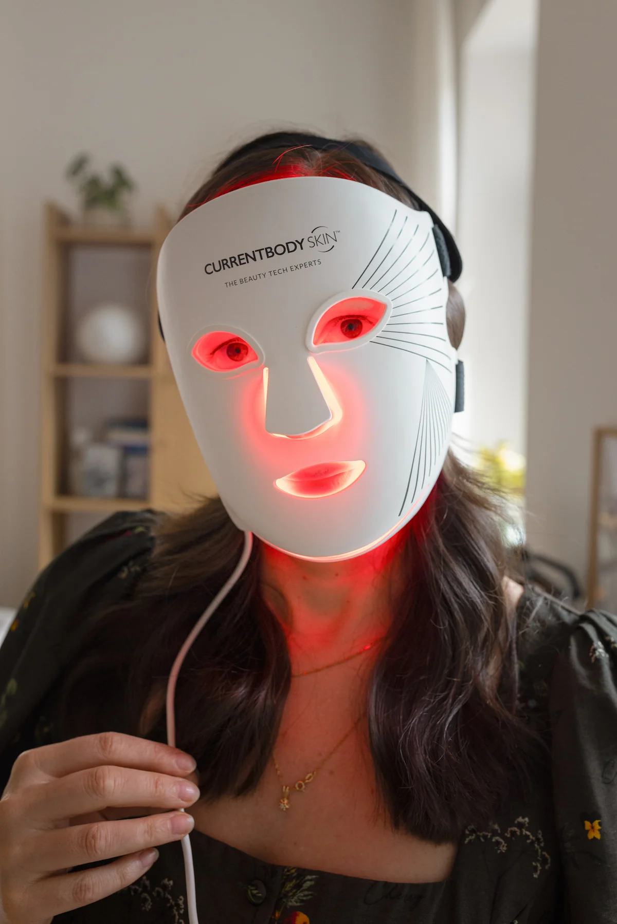 Die CurrentBody Skin LED-Rotlichttherapiemaske Serie 2 mit flexibler Silikonform und 236 LEDs.