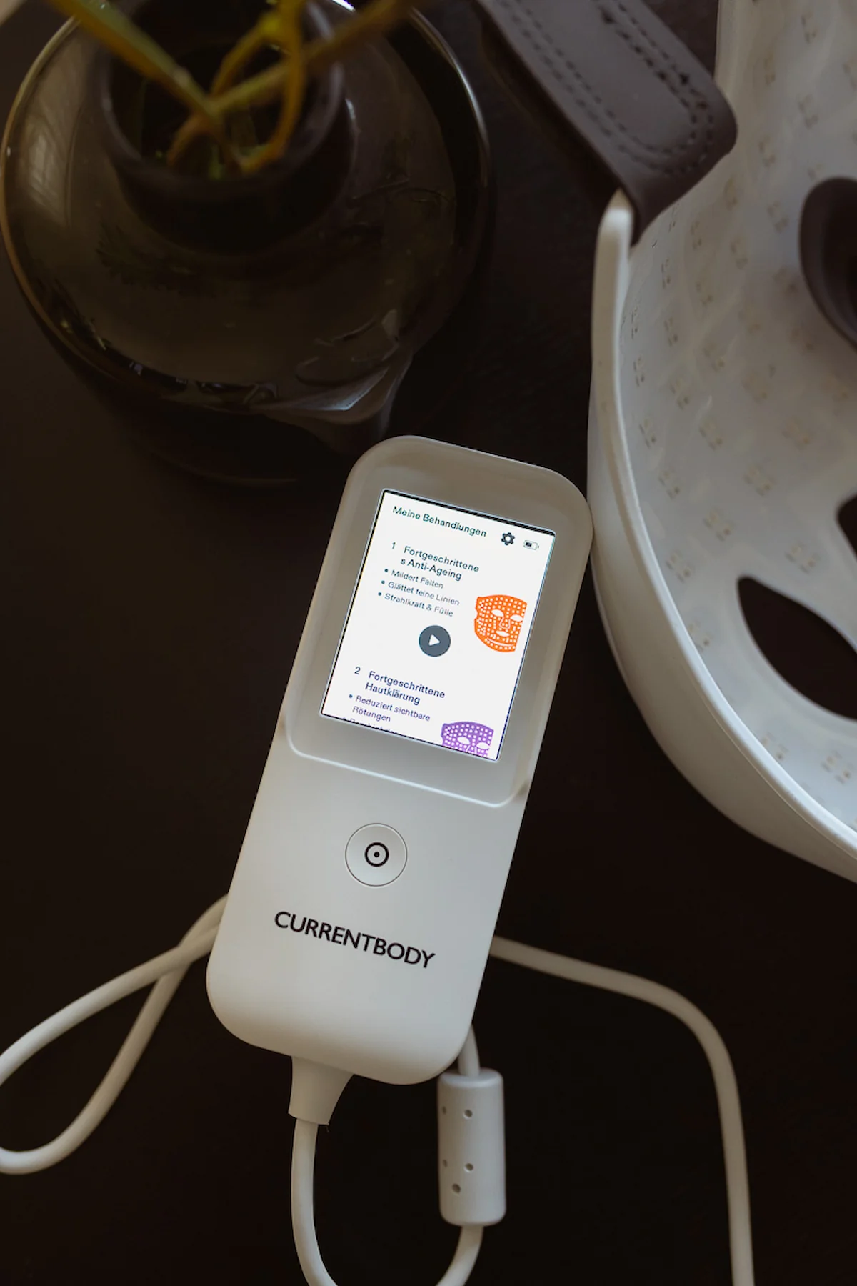 CurrentBody Controller mit der Behandlungsübersicht und den Programmen für Anti-Ageing und Hautklärung.