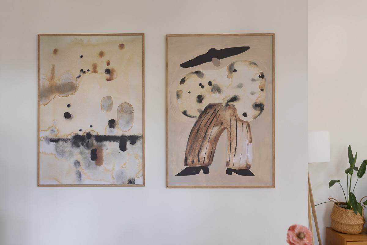 kandinavische Bilderwand mit Desenio Postern in neutralen Farben Rabattcode Influencer
