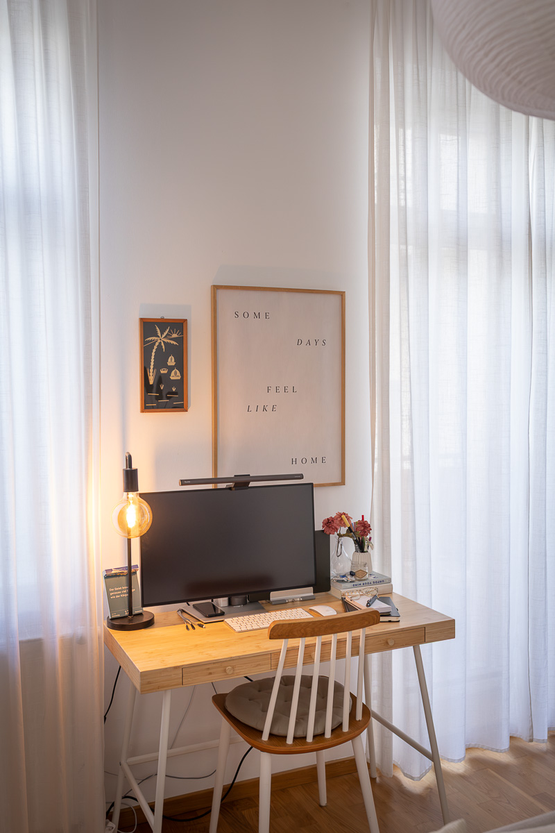 Wohnzimmer mit individuell zusammengestellter Desenio Bilderwand
