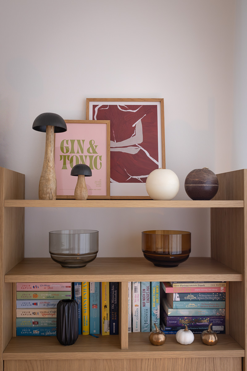 Wohnzimmer mit individuell zusammengestellter Desenio Bilderwand